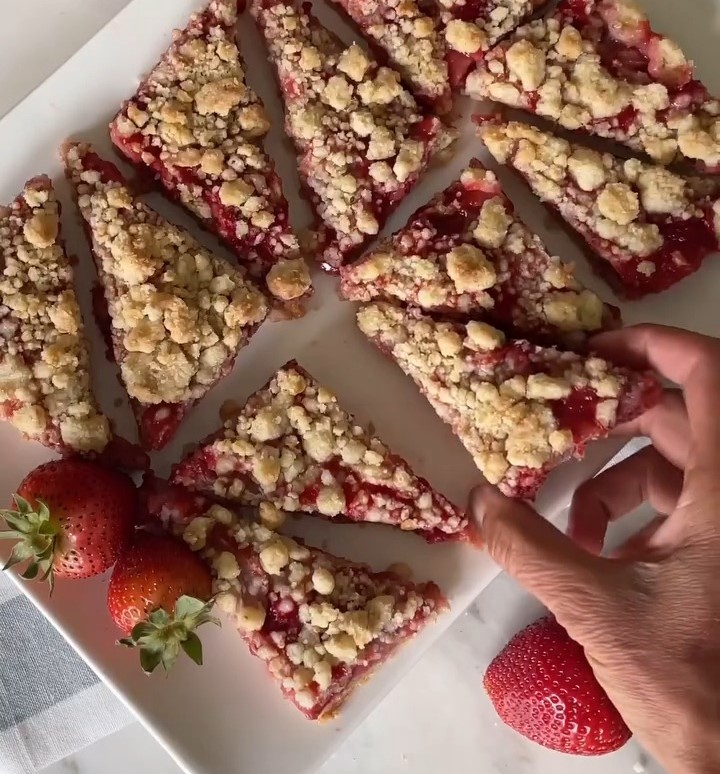 Strawberry Crumble Bars